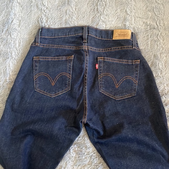 Levi’s - Picture 3 of 4